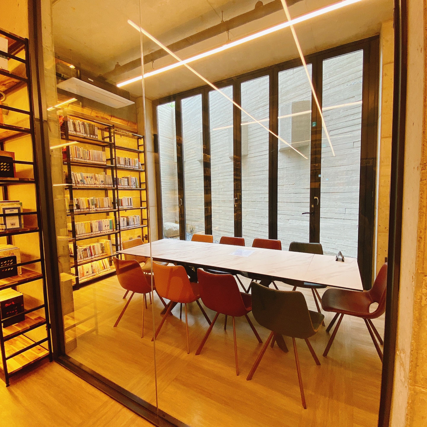 충북 청주 부모산 주봉마을 주봉저수지 한옥 북카페 인문아카이브양림 후마니타스