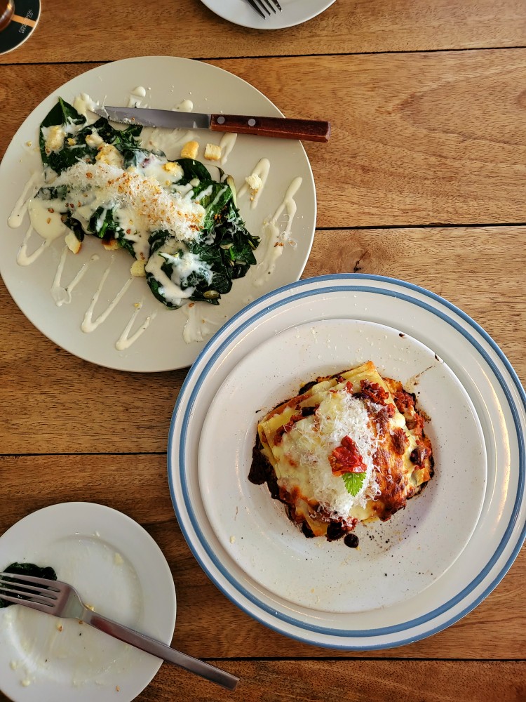 시금치 볶음과 라자냐
