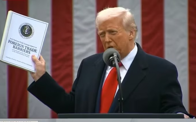 트럼프의 상호관세 폭탄…해외 기업 미국 이전 촉구, 기업들의 선택은?