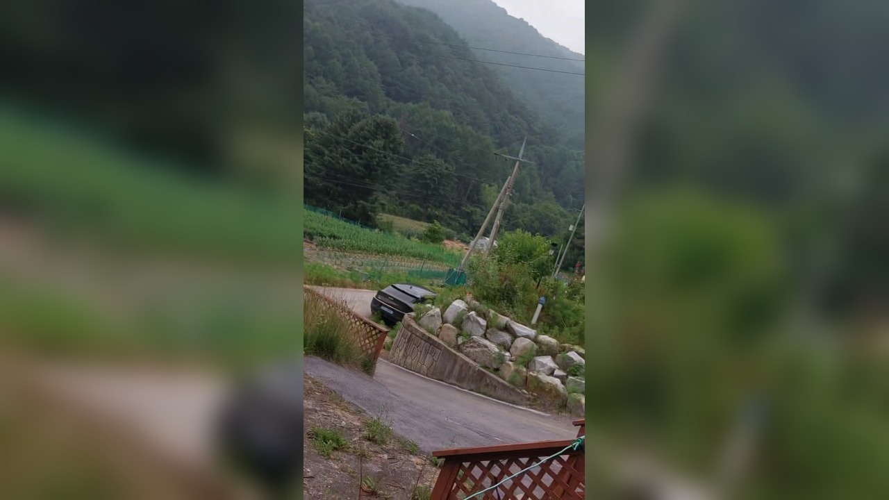 횡성 안흥면 경매주택 주변 도로와 산