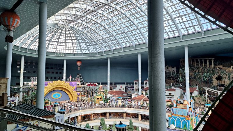 점점 많아지는 인파-어드벤처