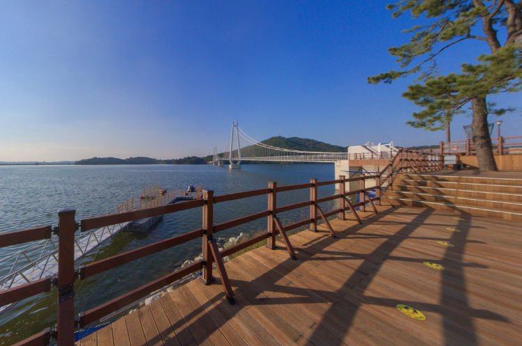 탑정호 출렁다리