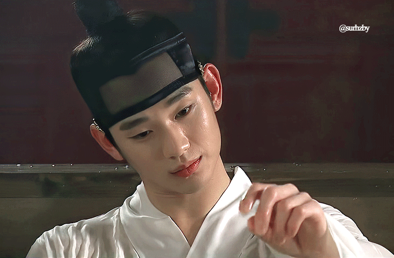 김수현의 해를 품은 달 이훤 역