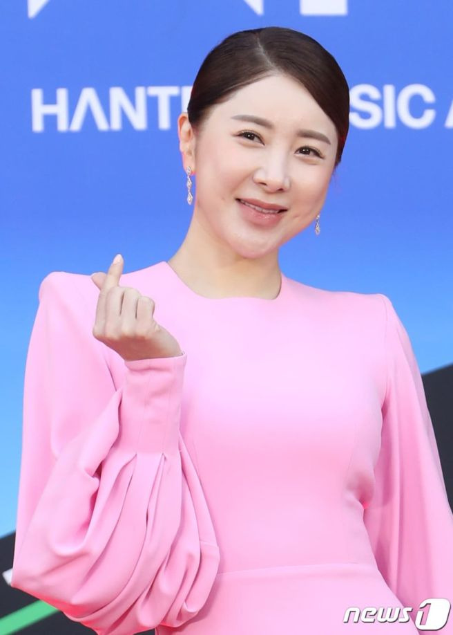 서인영 이혼 사유 남편 나이 프로필 근황 유튜브 잭팟 코 보형물 제거 스토리 총정리