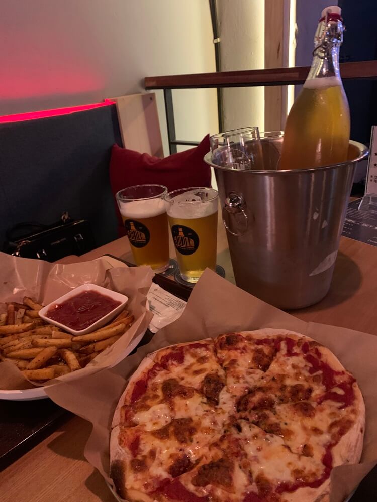 맥주, 치즈피자, 감자튀김