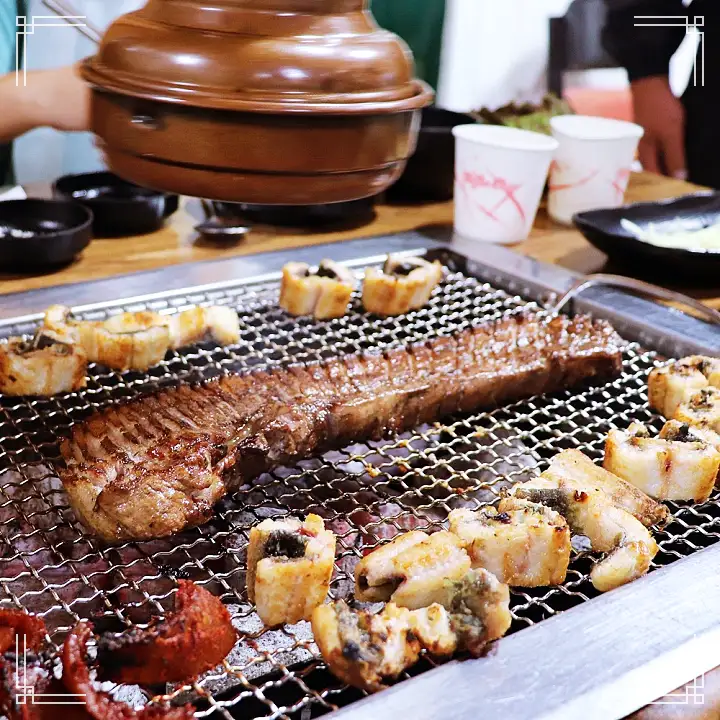 돈쭐내러왔습니다 짚불 볏짚 꼼장어 민물장어 삼겹살 먹방 보양식 김포 석모리 맛집 이영자 김희재 방송 소개