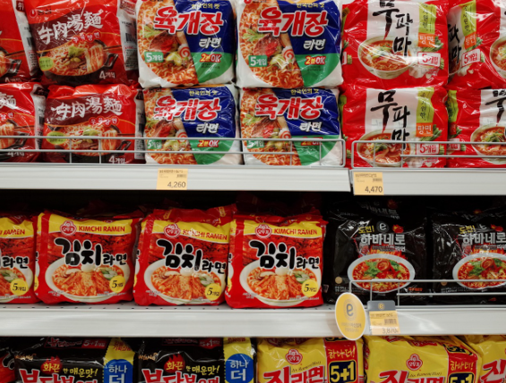 편의점 냉동식품 vs 마트 냉동식품: 진짜 가성비는 어디서 찾을까?