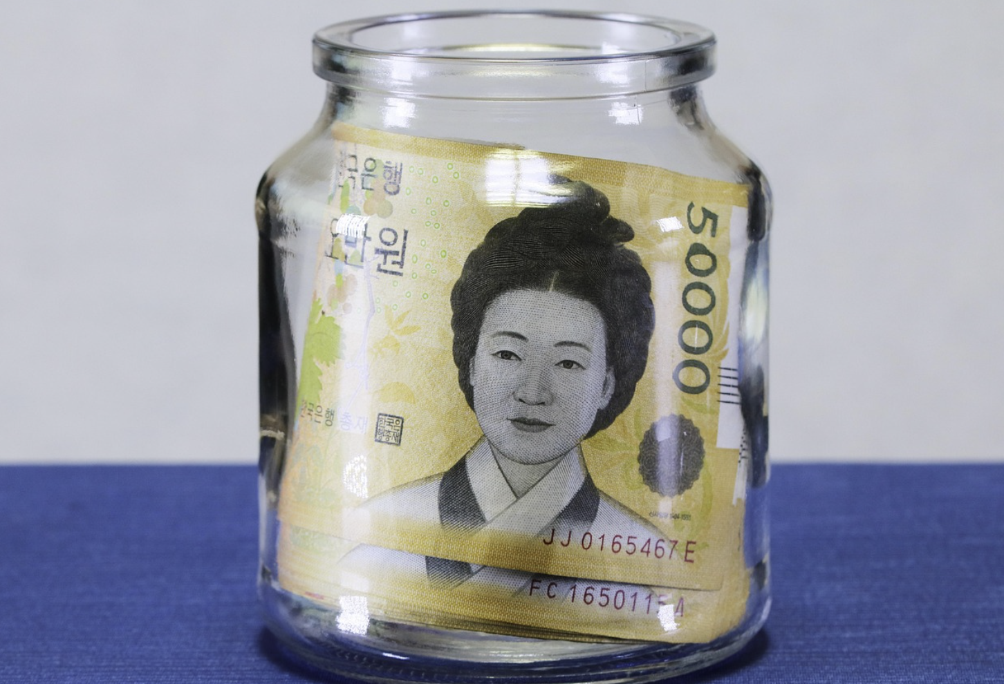 유리병 속에 담긴 5만원