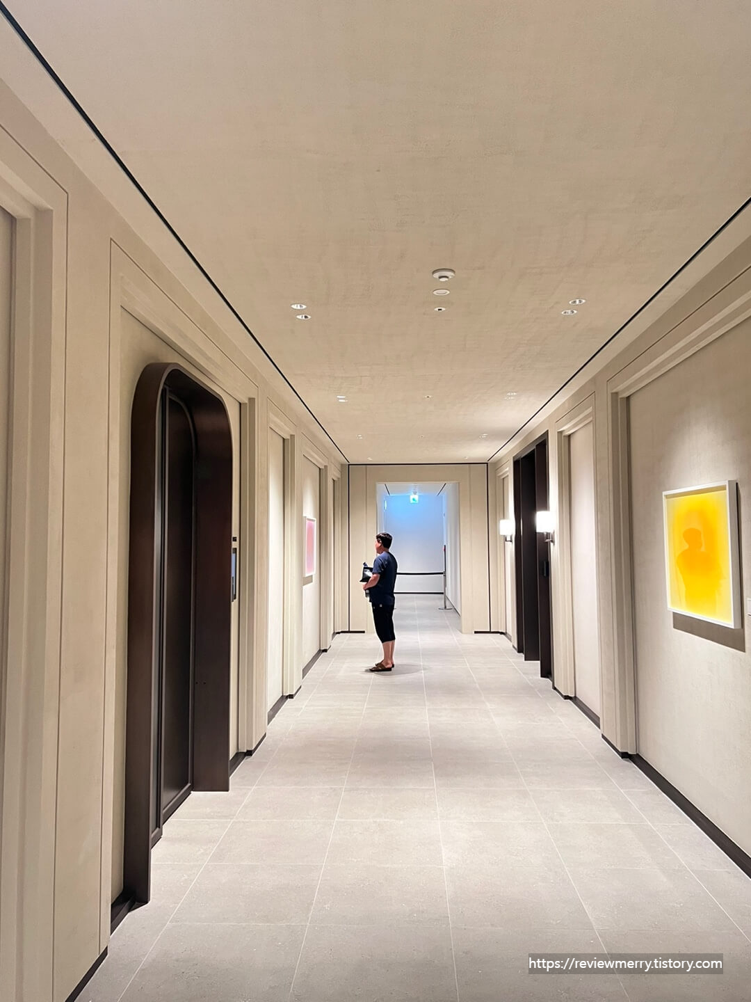 라운지 복도