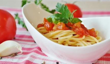 기름으로 조리한 토마토