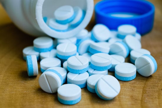 항생제 연고 및 경구 항생제를 이용한 등드름 치료