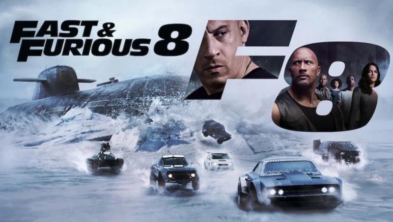 얼음을 배경으로 자동차와 잠수함이 등장한 영화 분노의 질주: 더 익스트림