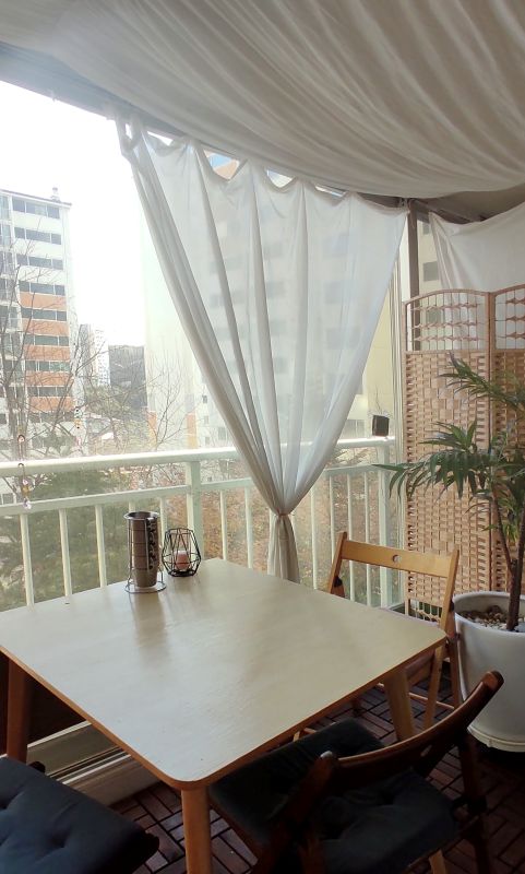 낮에는 고급스러운 레스토랑같은 캐노피