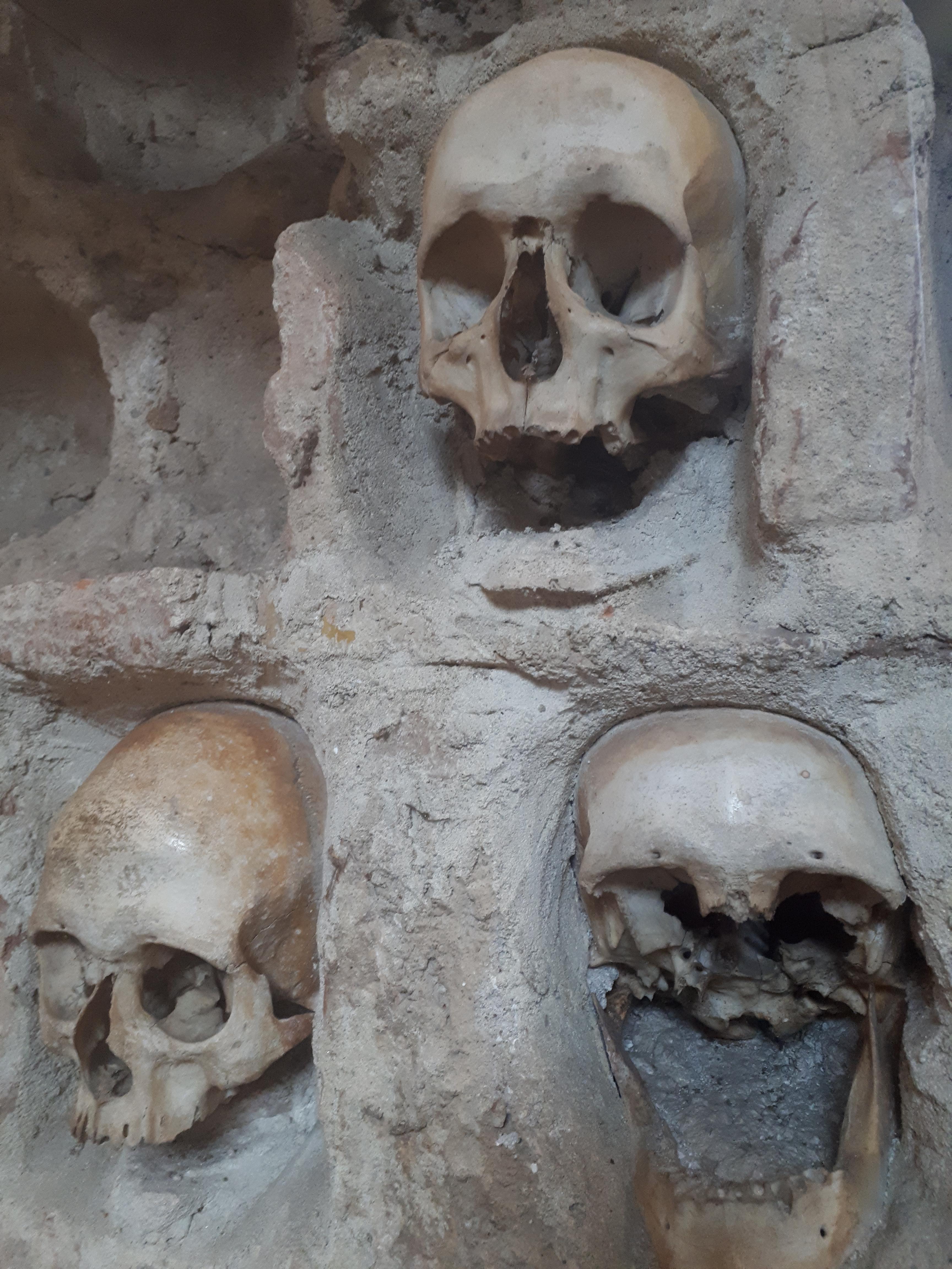 세르비아 니슈 해골 탑 해골