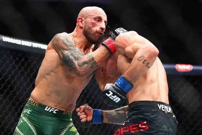 UFC 페더급 챔피언 복귀전 총정리|볼카노프스키 vs 로페스 명승부 분석