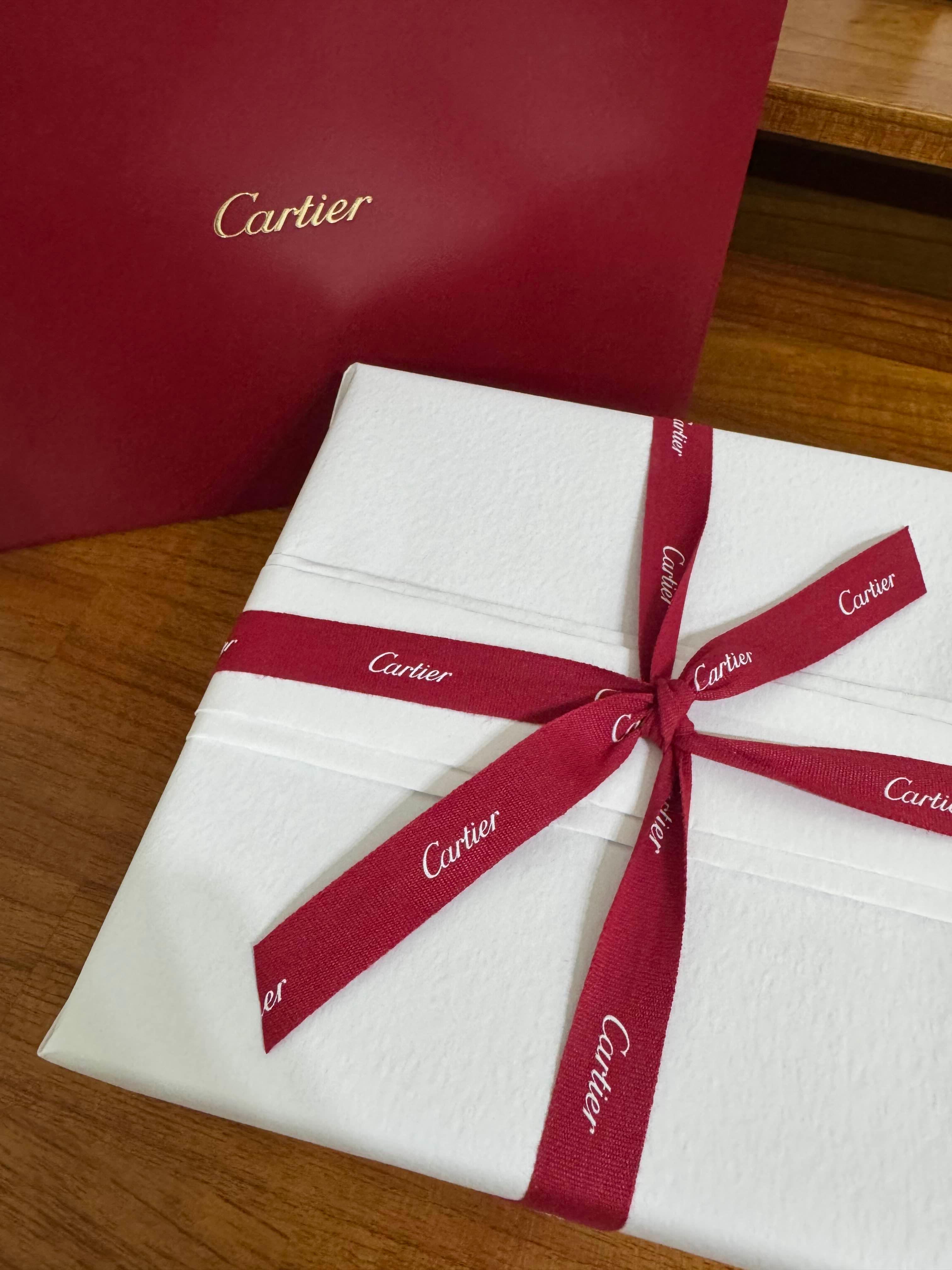 신혼부부 결혼선물로 까르띠에 벨트를 선택한 이유 (feat. 산토스 드 까르띠에)