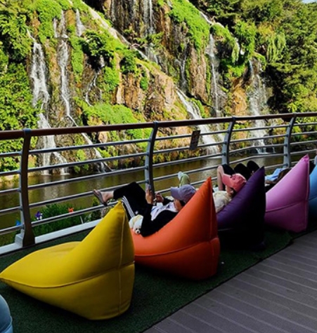 서울 도심 속 인공폭포 명소에서 여름 즐기기