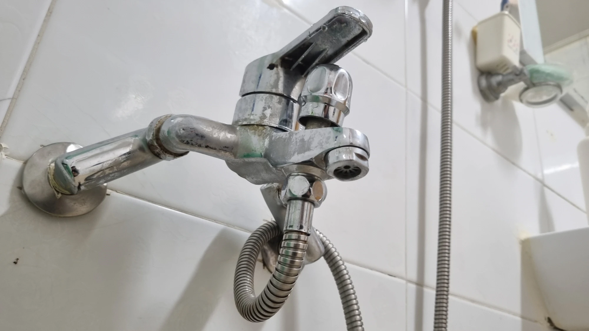 샤워기 호스 연결 위치