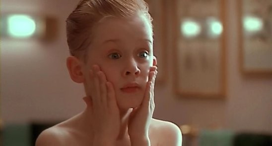 나홀로-집에-스틸컷-세수하는-아이