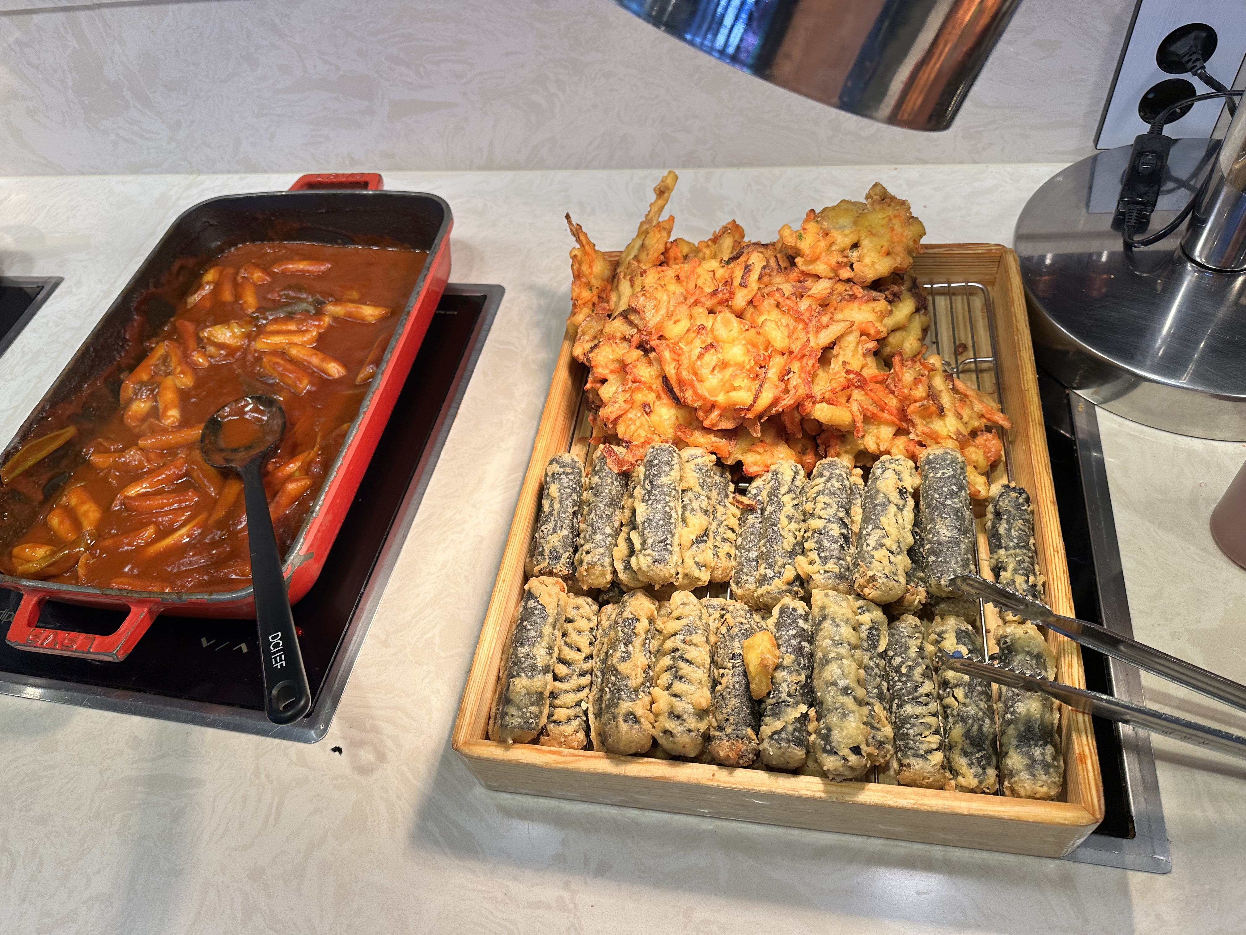 떡볶이와 김말이&amp;#44; 야채튀김