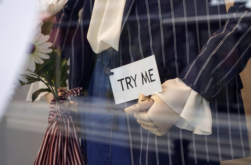 지인을 소개해 줄 때 리스크 관리하는 이미지