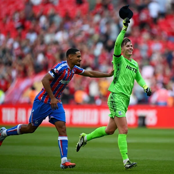 딘 핸더슨 골을 막아내는 크리스탈 팰리스 골키퍼-연합뉴스 출저