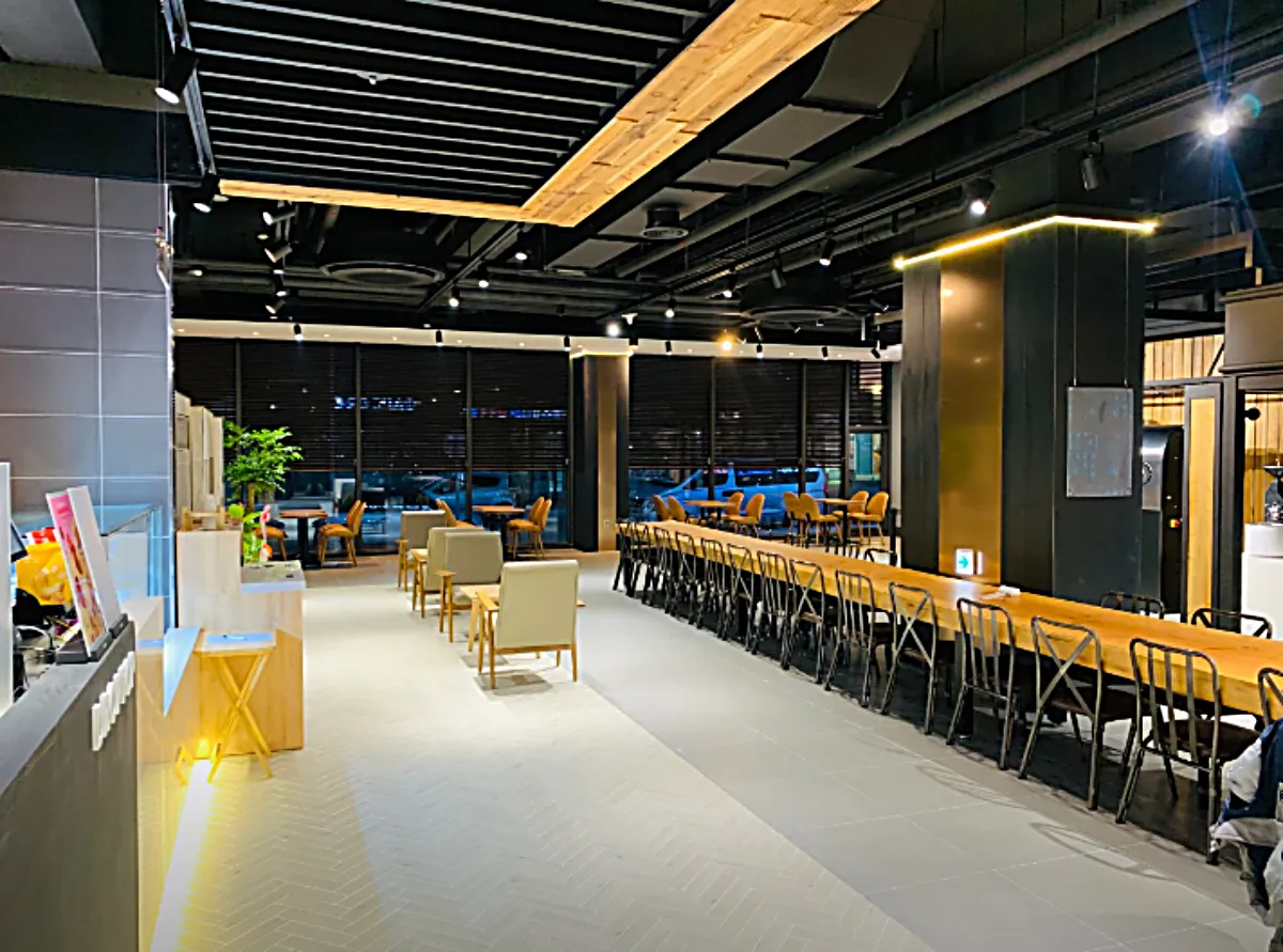 드롭탑-단체석-테이블-모습