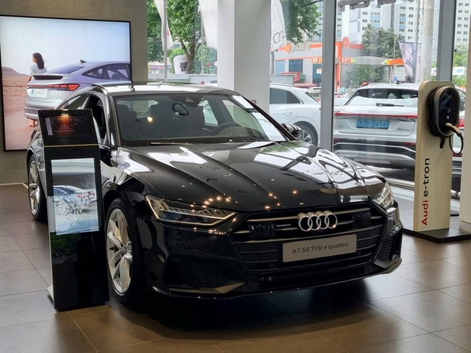 아우디 A7 55 TFSI e 콰트로를 살펴보고 왔습니다.