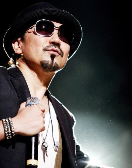 노래 하고 있는 가수 박상민