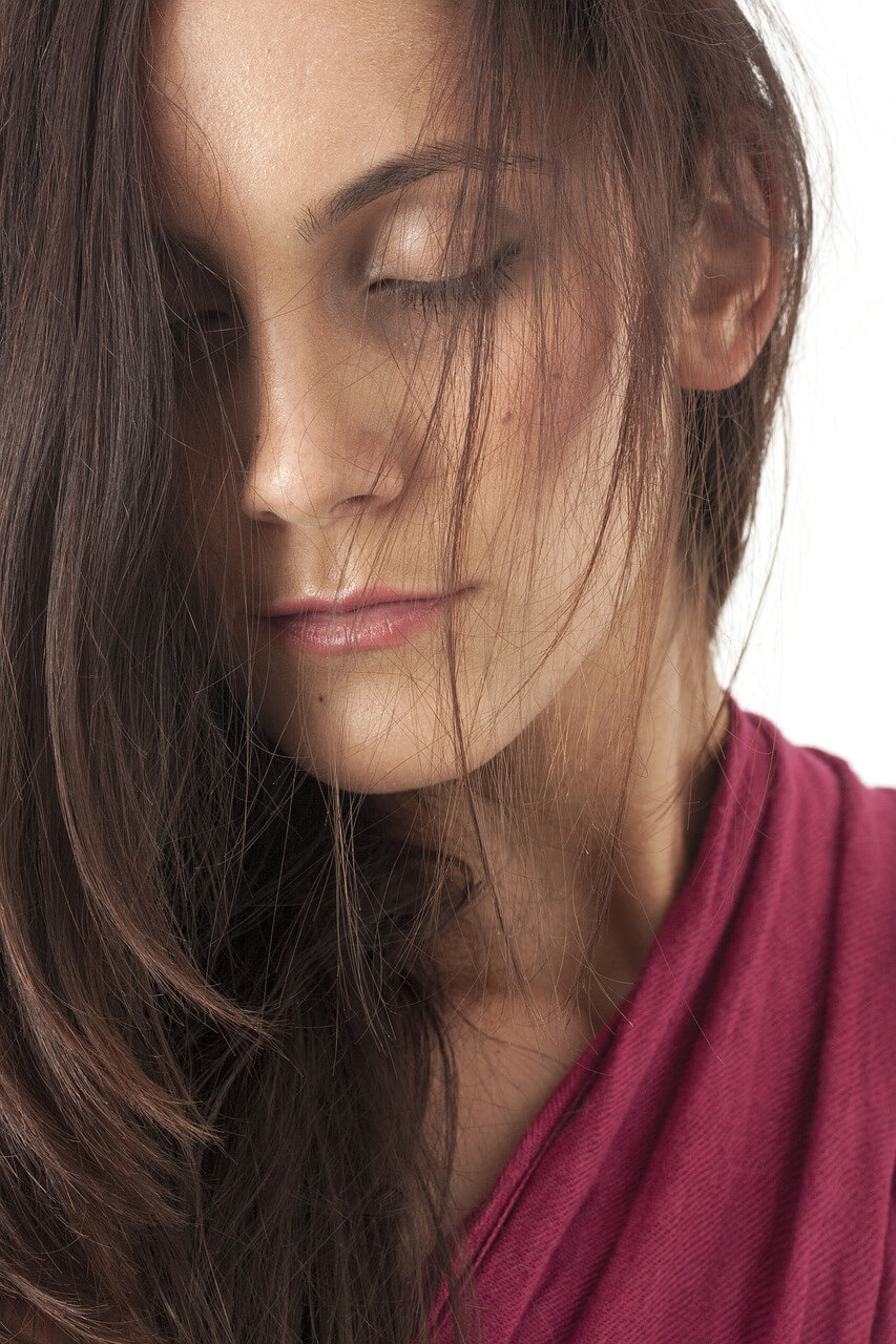 피곤해 보이는 듯한 모습