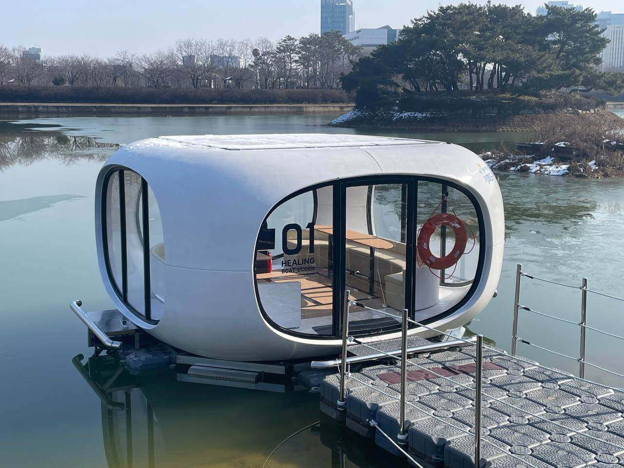 자율 주행 수상 힐링 보트 