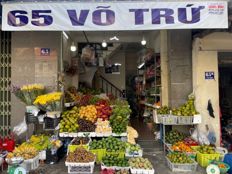 나트랑 씀모이 시장의 저렴한 망고 성지 과일 가게