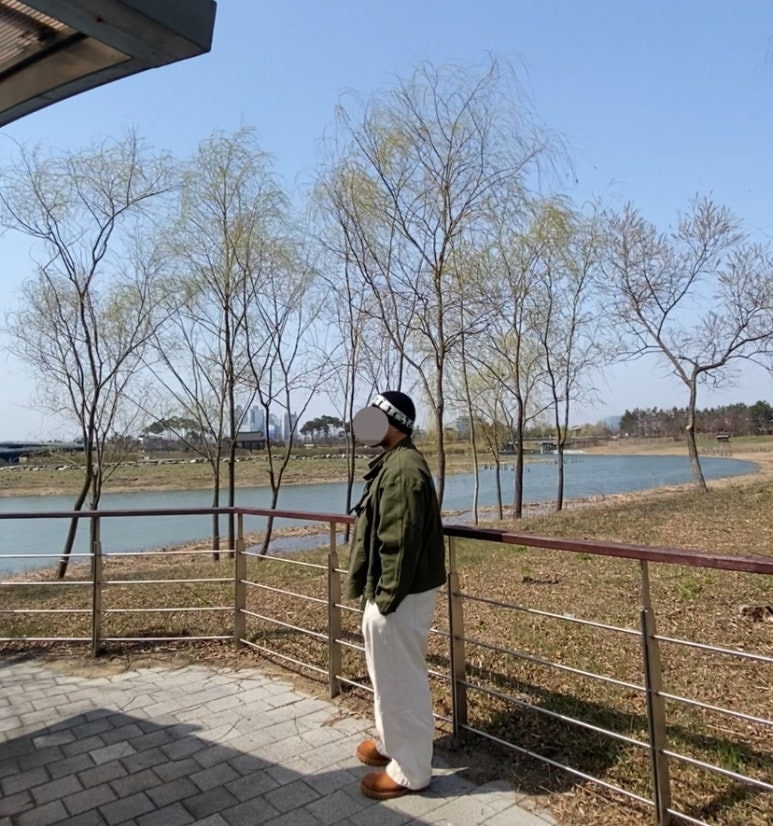 데일리룩(2025. 4. 6.)마뗑킴 MatinKim 비니, 스웨덴 야상 스웨디시 모터사이클 자켓 아미그린, 무신사스탠다드 데님 벌룬 팬츠, 야세(YESE) 엔지니어부츠 웨스턴부츠