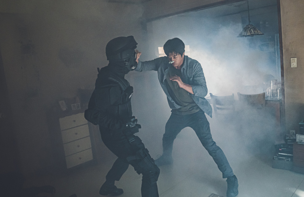 영화 히트맨 철이와 싸우는 준