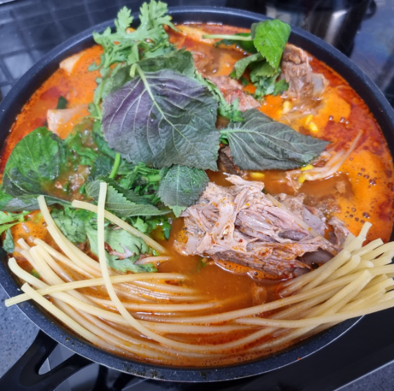 생방송투데이 40년 전통의 옛날 감자탕 인생맛집 충북 제천 고향원조감자탕