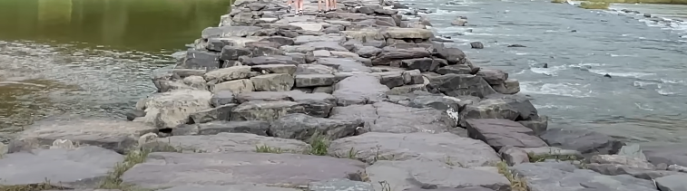 충북 진천군에 문백면에 위치한 천년의 역사를 품고 있는 선조들의 지혜로운 유산 농다리 입니다.