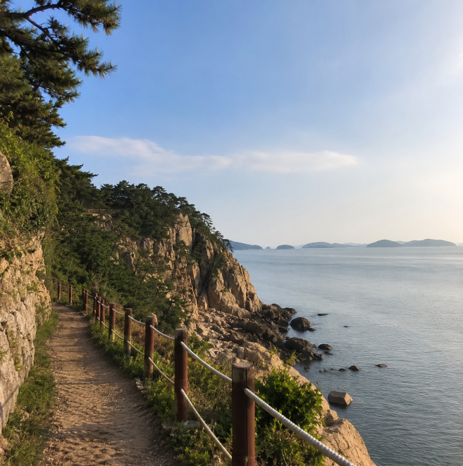 인천 소무의도 무의바다누리길 해안 절벽과 서해 전망 풍경