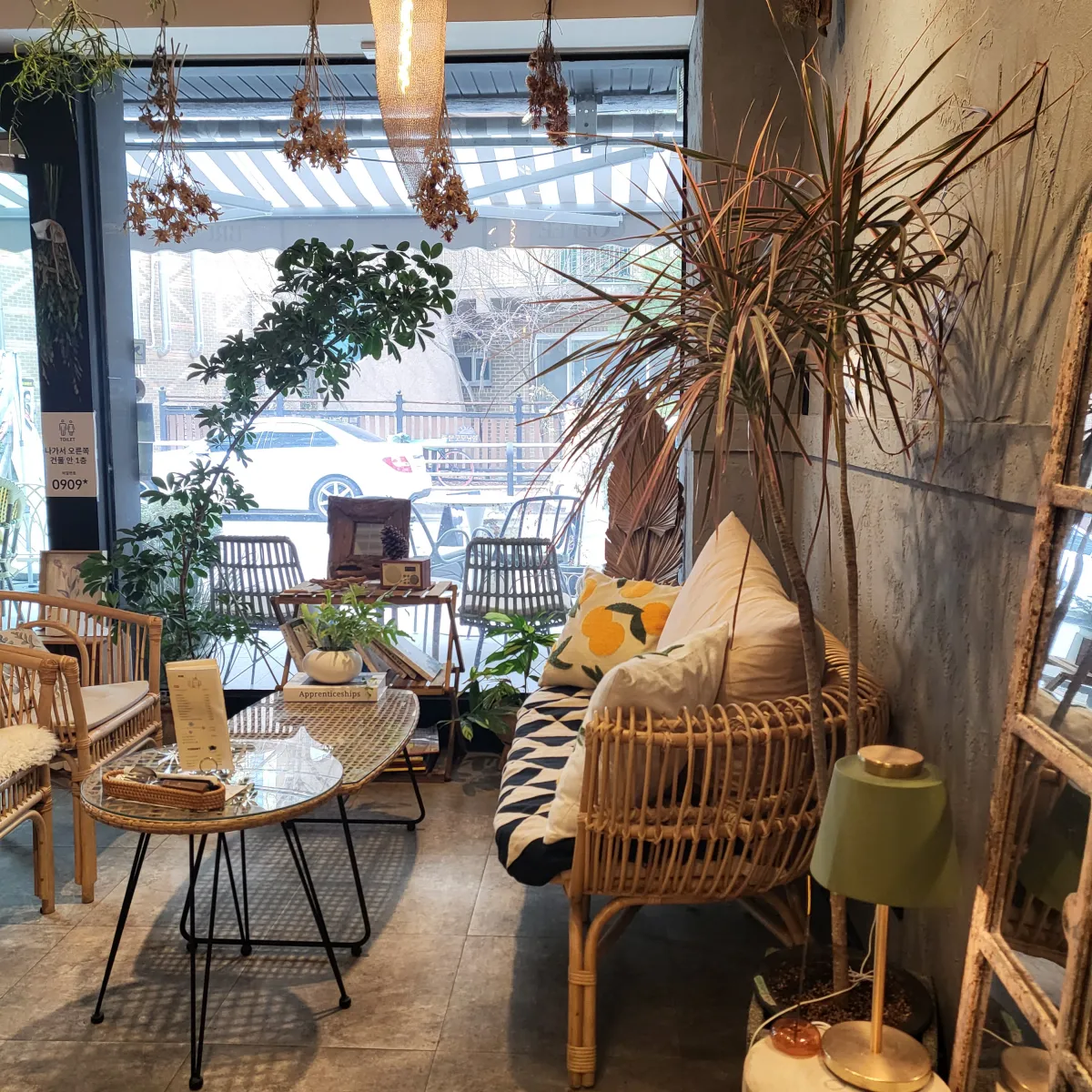 카페-팔레그린-내부2