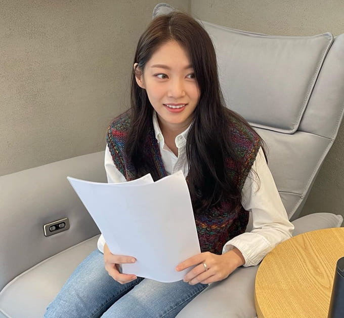 공승연 사복