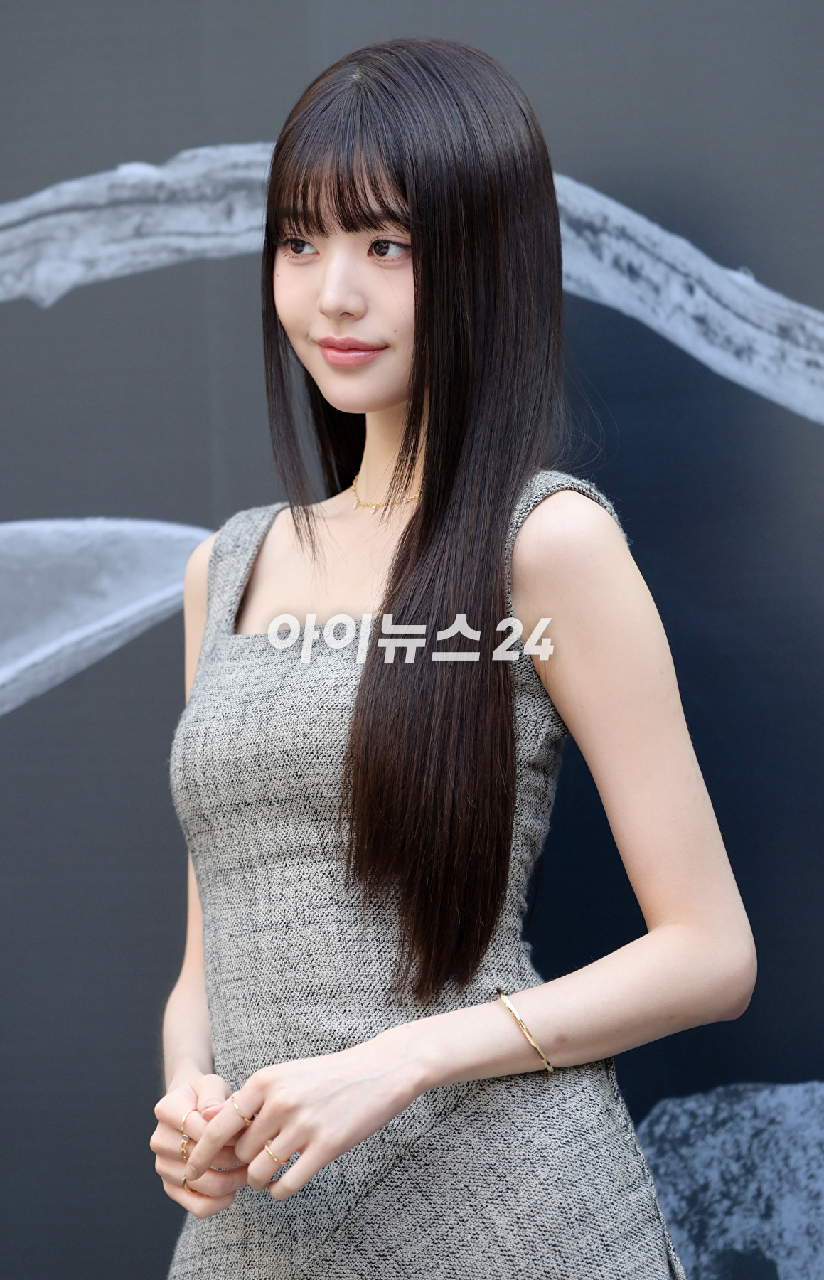 아이브 장원영이 24일 오후 서울 성동구 성수동에서 열린 플래그십 스토어 '이니스프리 디아일 성수' 오픈 행사에 참석하고 있다. [사진=정소희 기자]