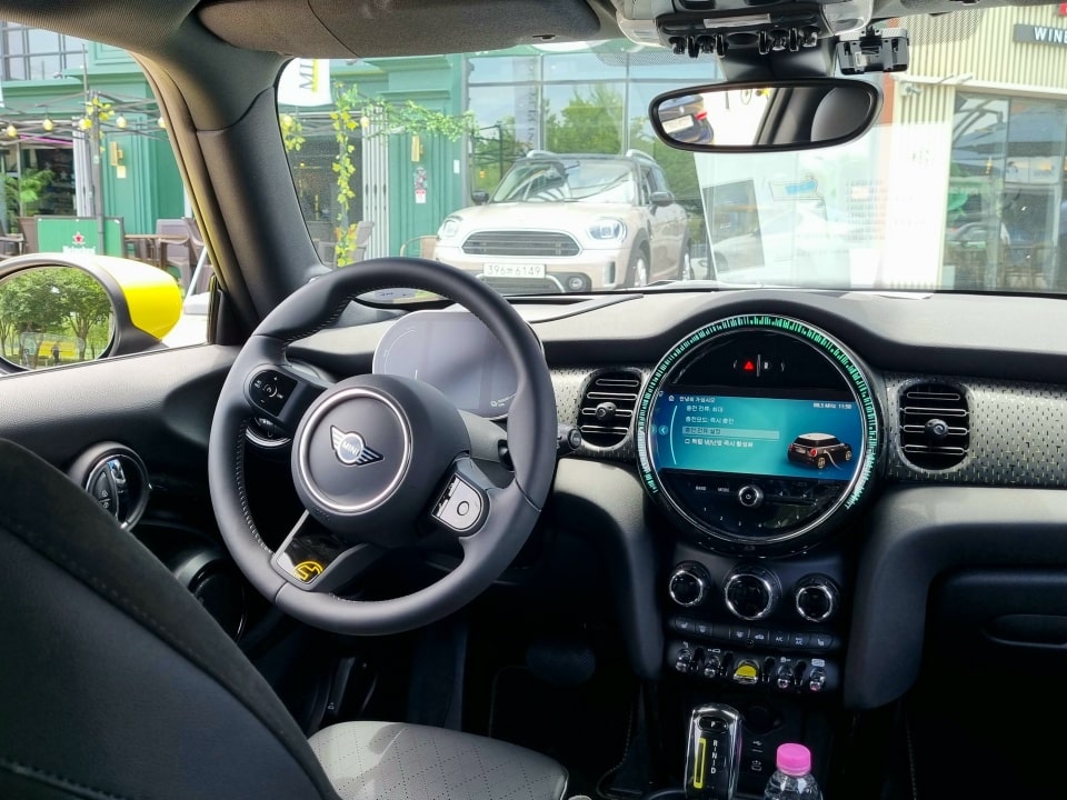 미니 일렉트릭은 주행감이 빼어난 전기차였습니다.