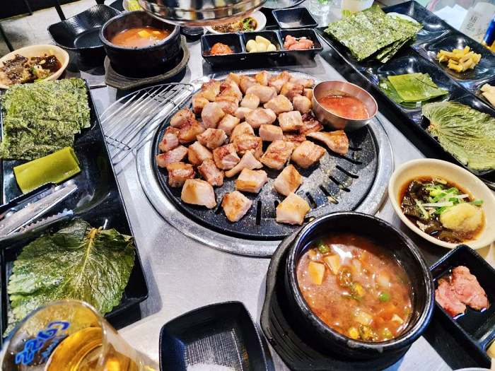 토요일은밥이좋아 토밥좋아 천안 삼겹살 김치찌개 맛집