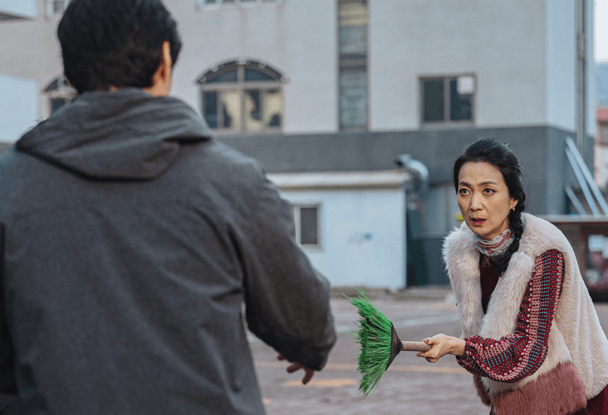 수상한 이웃들의 등장
