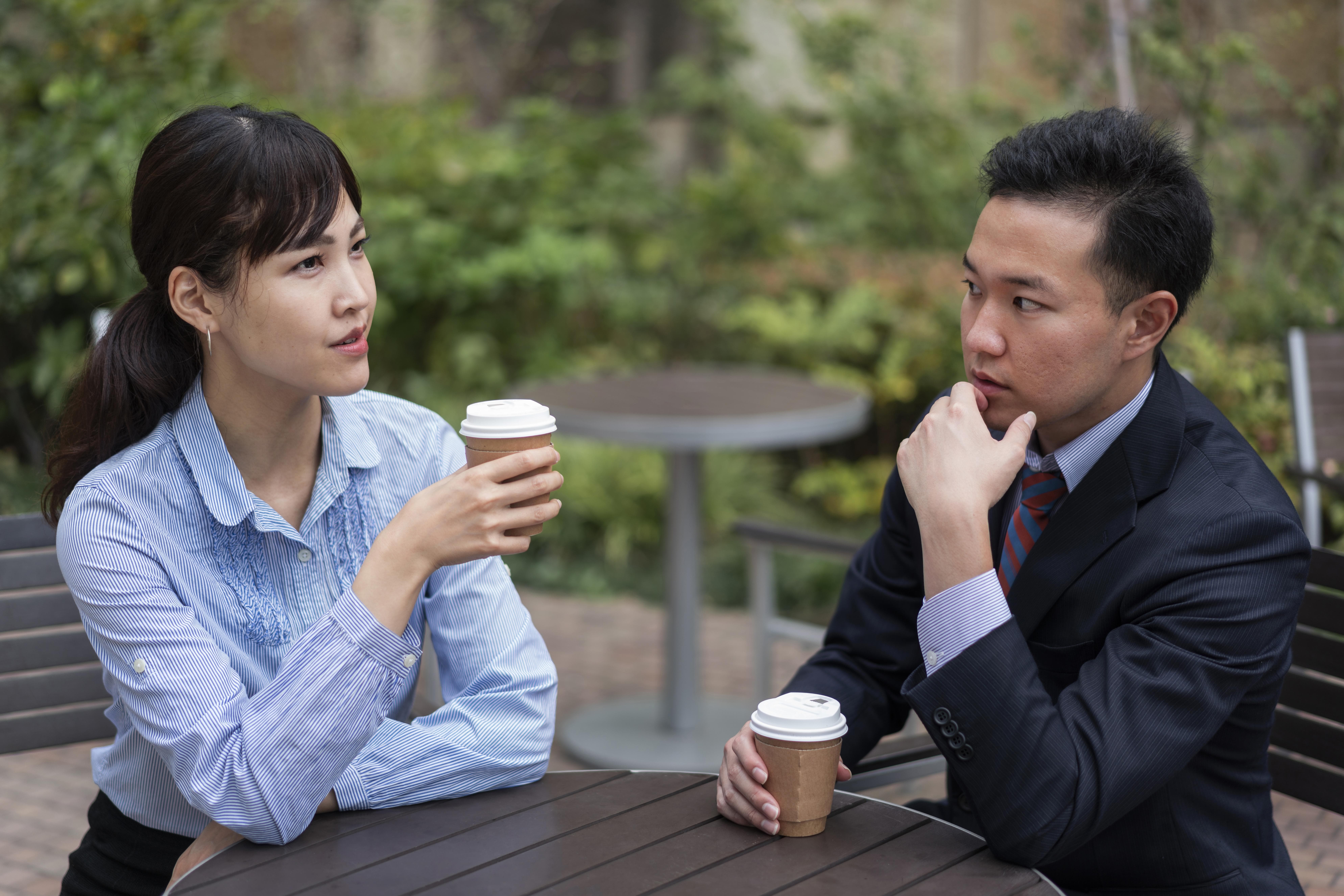 불편한 대화 앞에서 말문이 막히는 이유 — 뇌가 위협을 감지하는 방식