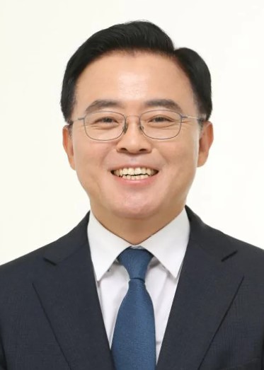 진교훈프로필1