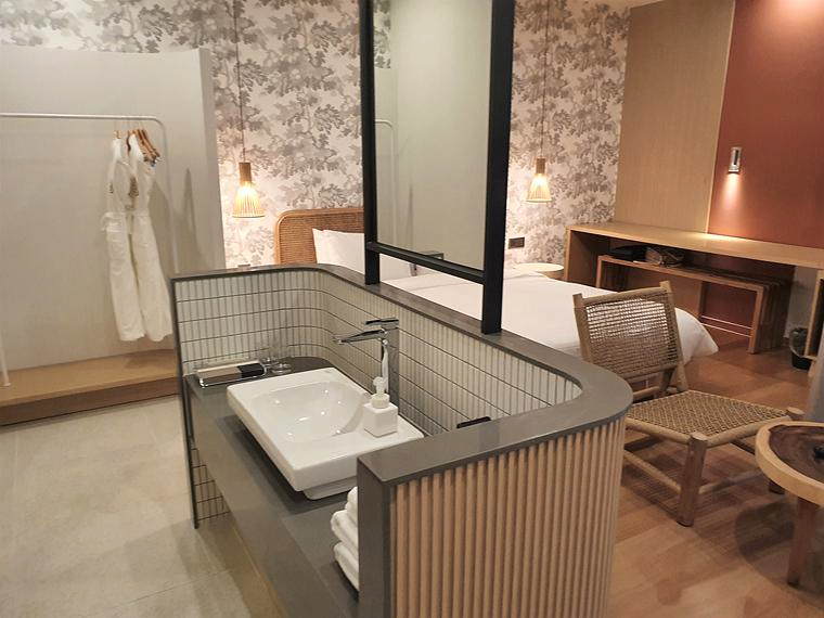 측면에서-본-객실