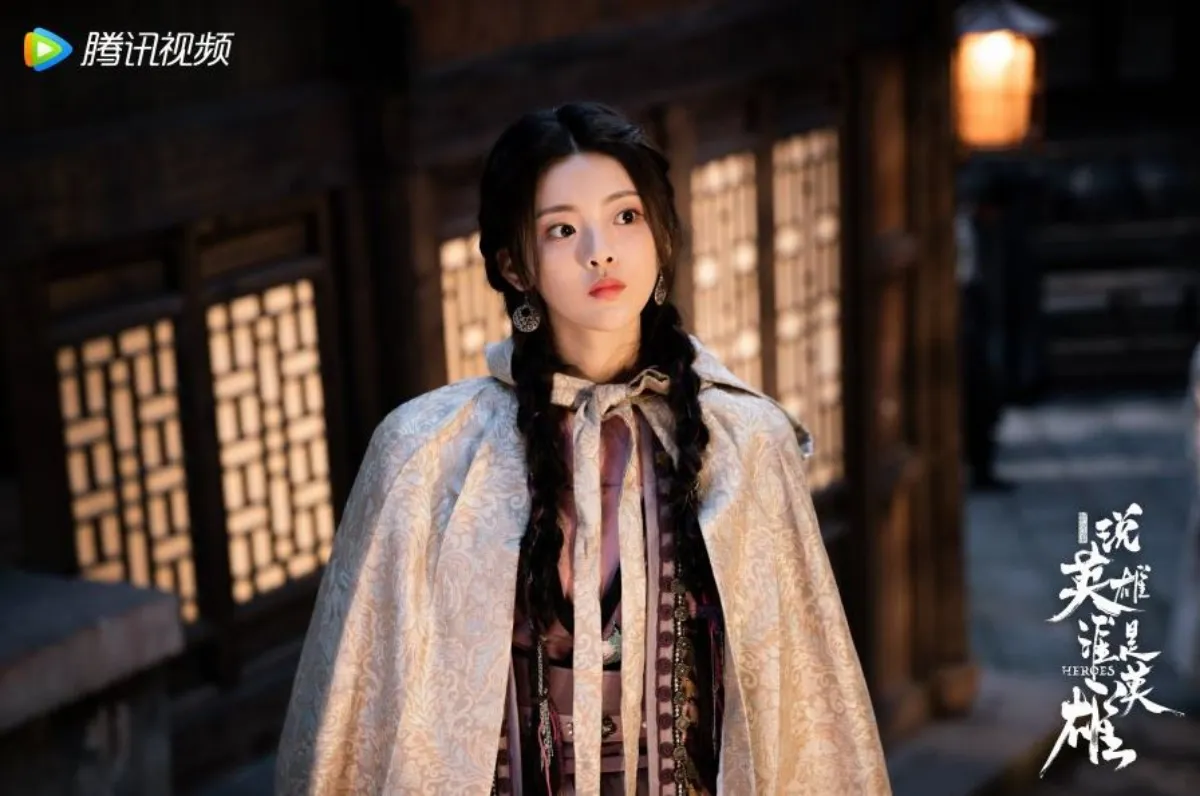 망토두르고-한곳을-쳐다보는-토끼같은-온유