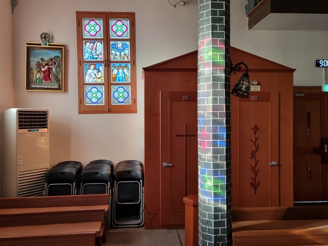 횡성 풍수원성당 십자가의 길, 스테인드글라스, 고해소 사진