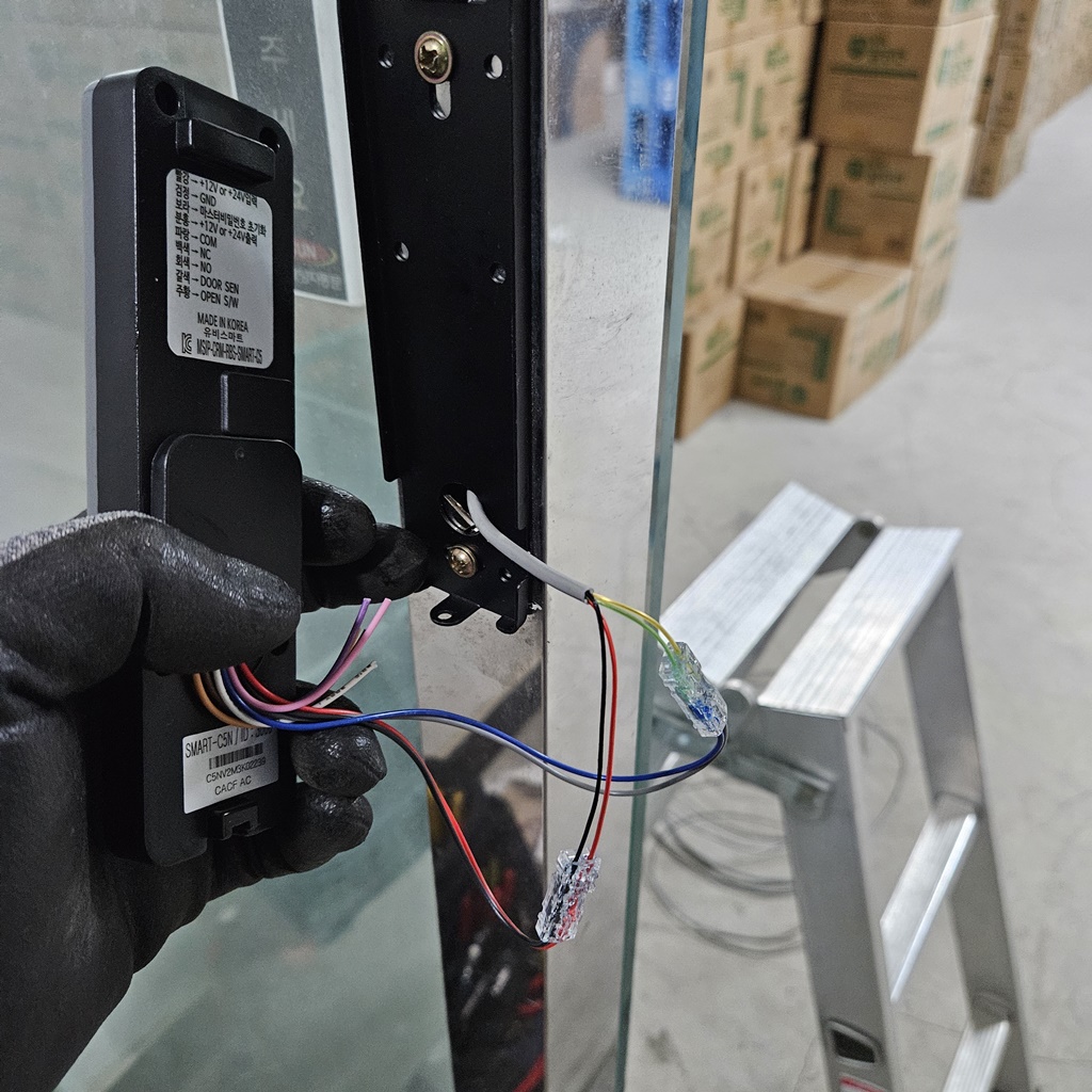 부산 중구 부평동 사무실 창고 슬라이딩 미닫이 자동문 디지털 출입통제 도어락 번호 전자키 설치