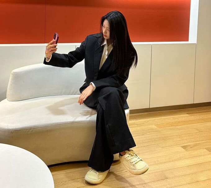 김설현 사복